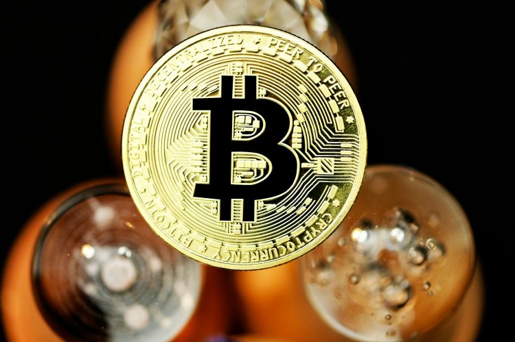 Bitcoin's Resilience Amidst Wall Street Slump