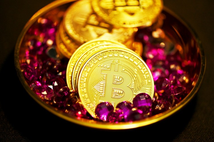 Bitcoin Price Dip: Short Squeeze Potential?